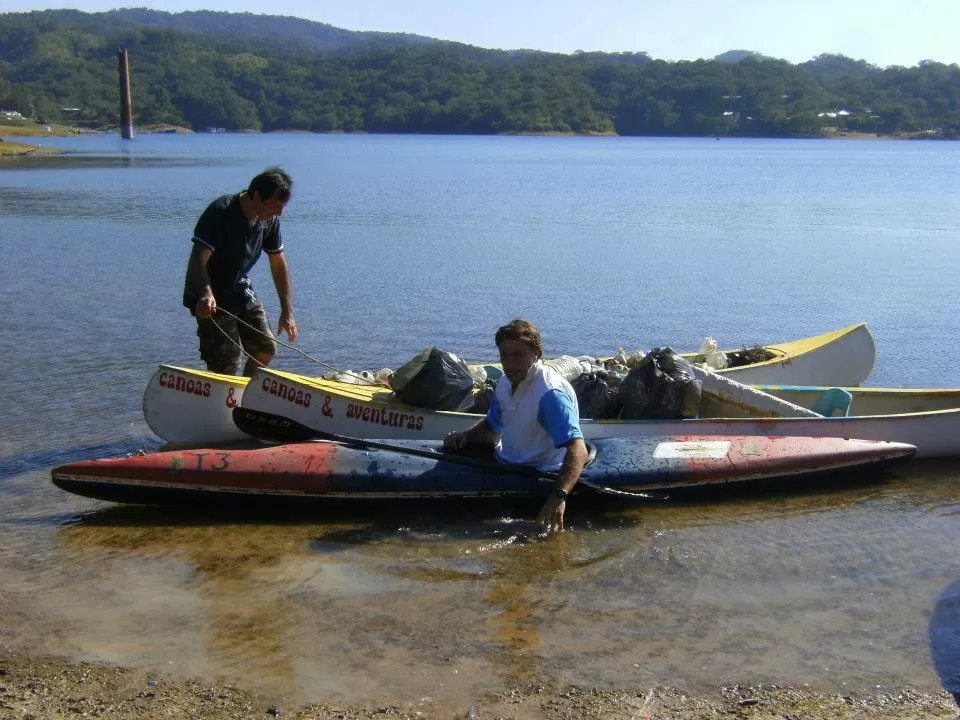 IMAGEN INOLVIDABLE. Los deportistas comenzaron a realizar esta loable tarea en 2013 y nunca más pararon. gentileza walter suárez