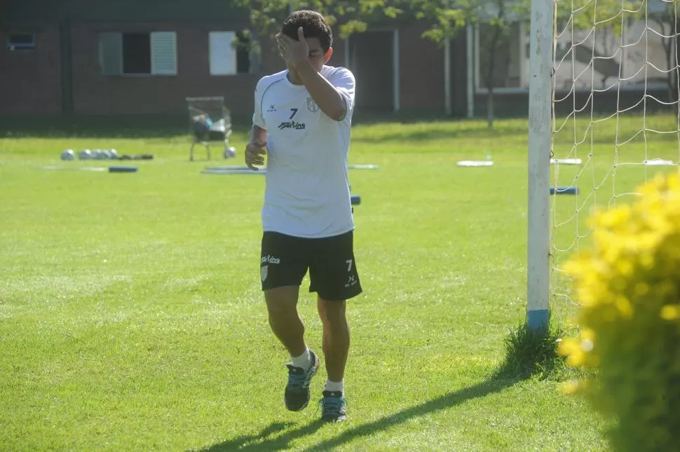 DE MAYOR A MENOR. “Pulguita”, que trotó unos minutos en la práctica del miércoles, anotó un gol en la fecha 1 y se lesionó. la gaceta / fotos de antonio ferroni