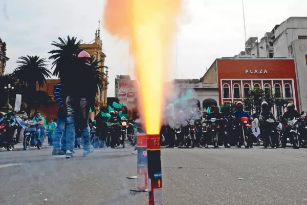 Estatales y municipales piden una suba salarial “en blanco”