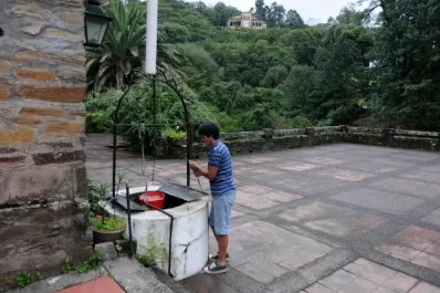 Agua que no has de beber, no la dejes correr