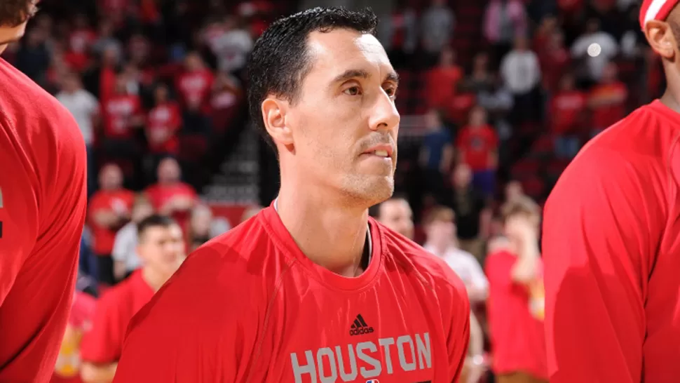 NUEVA CASA. El cordobés se vistió por primera vez de rojo y blanco. FOTO TOMADA DE NBA.COM/ROCKETS