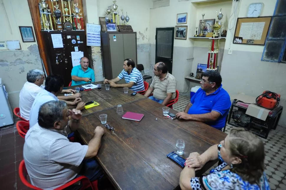 A PLENO. Carlos Alberto Nieva conduce la primera reunión de la CD de la entidad donde se fijó el calendario anual. la gaceta / foto de diego aráoz