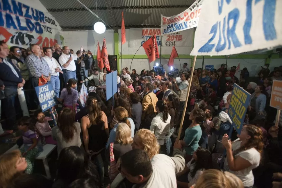 “NOS PEGAN DONDE DUELE”. Manzur, en plena campaña,  habló de las últimas denuncias en su contra. la gaceta / fotos de diego aráoz