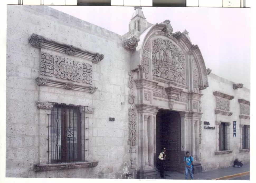 MANSIÓN DEL DERROTADO. La soberbia casa del general realista Pío Tristán en Arequipa, en la actualidad. Es monumento histórico y propiedad del Banco Continental, que la utiliza como centro cultural la gaceta / foto de sebastián rosso