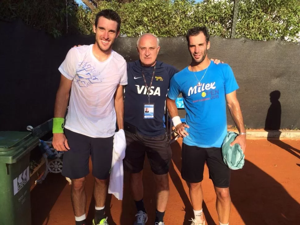 DE NIVEL. Leonardo Mayer (izquierda), número uno argentino, entrenó con Durán (derecha). Su papá, Gustavo, sonríe. FOTO DE guillermo duran