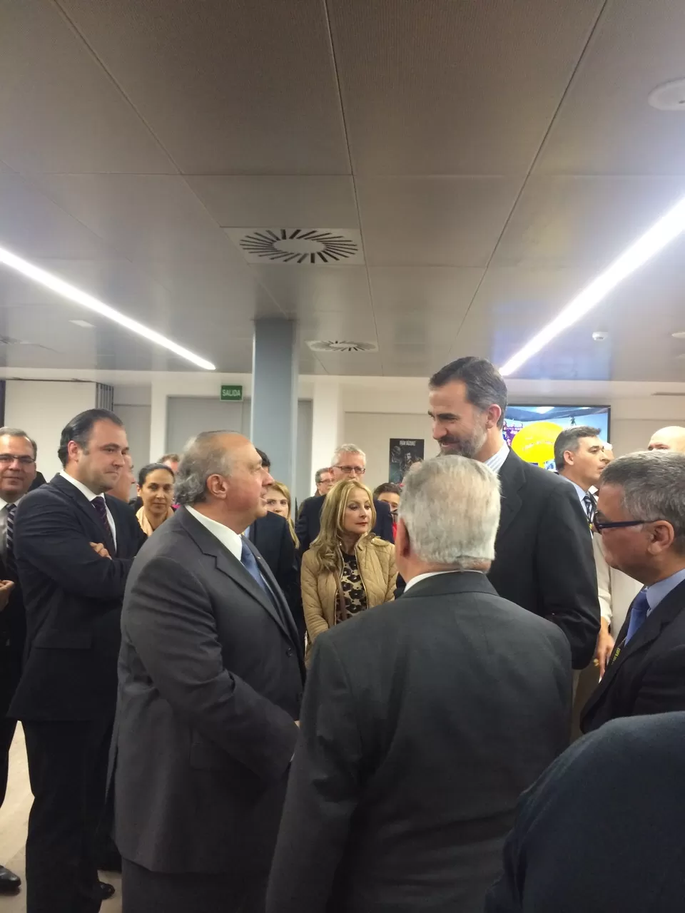 MOMENTO CULMINE. Horacio Muratore saluda al Rey Felipe VI en Canarias. FOTO DE fiba.com