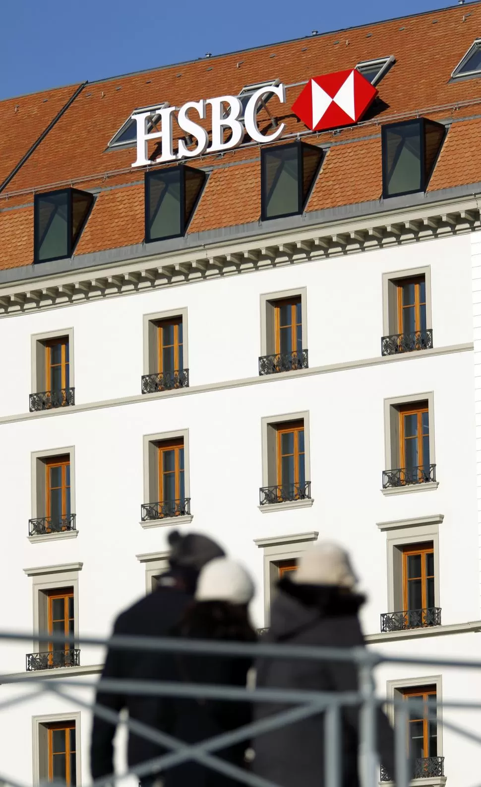 EN EL OJO DE LA TORMENTA. La filial del banco británico HSBC, en Ginebra, Suiza, está bajo sospecha. REUTERS 