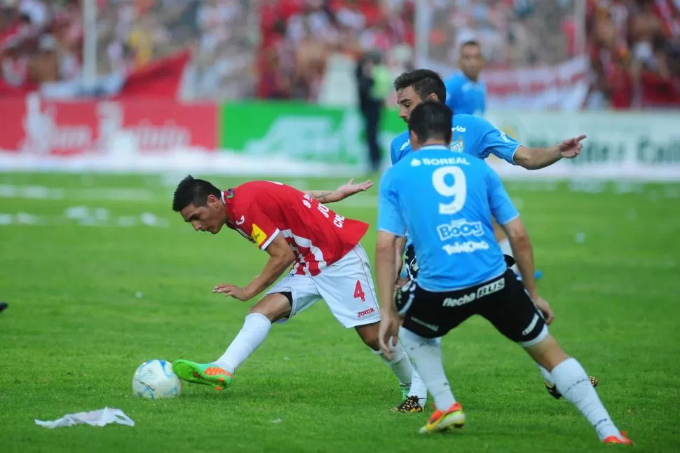 QUIERE GANARSE UN LUGAR. Ángel Viotti pasó la prueba en San Martín y ahora va por un puesto dentro del equipo titular. LA GACETA / FOTO DE DIEGO ARÁOZ (ARCHIVO)