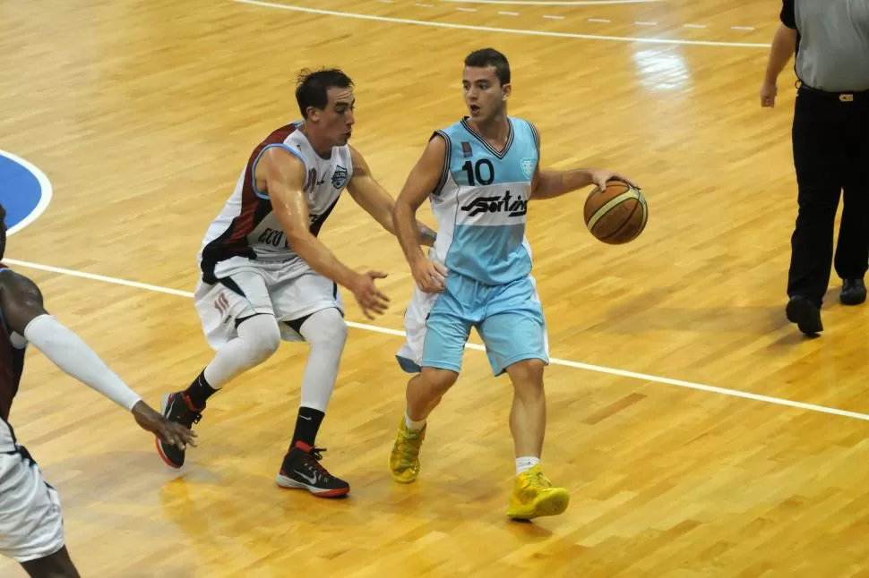 EN PLENO DOMINIO. Abdala, que desde el banco aportó cinco puntos, en acción.    LA GACETA / FOTO DE INÉS QUINTEROS ORIO