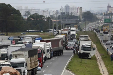 Una protesta de camioneros en Brasil bloqueó la cosecha de soja
