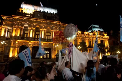 Según Alperovich, el aumento a los docentes “será muy importante”