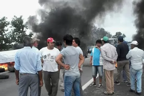 Una protesta de tabacaleros impide circular por la ruta nacional 38