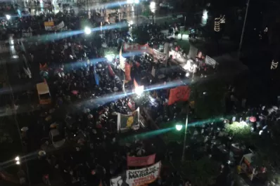 Bajo la lluvia, marcharon contra la impunidad en plaza Independencia