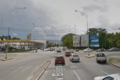 Un motociclista atropelló a un matrimonio: falleció la mujer