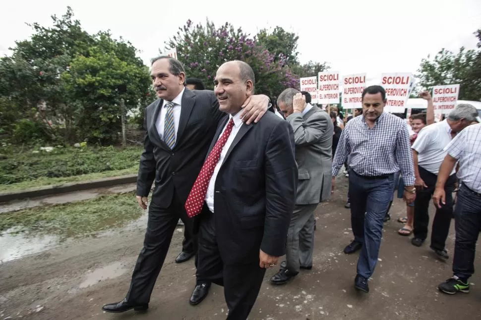 DUPLA. Alperovich celebró la vuelta de su candidato a la gobernación. la gaceta / archivo