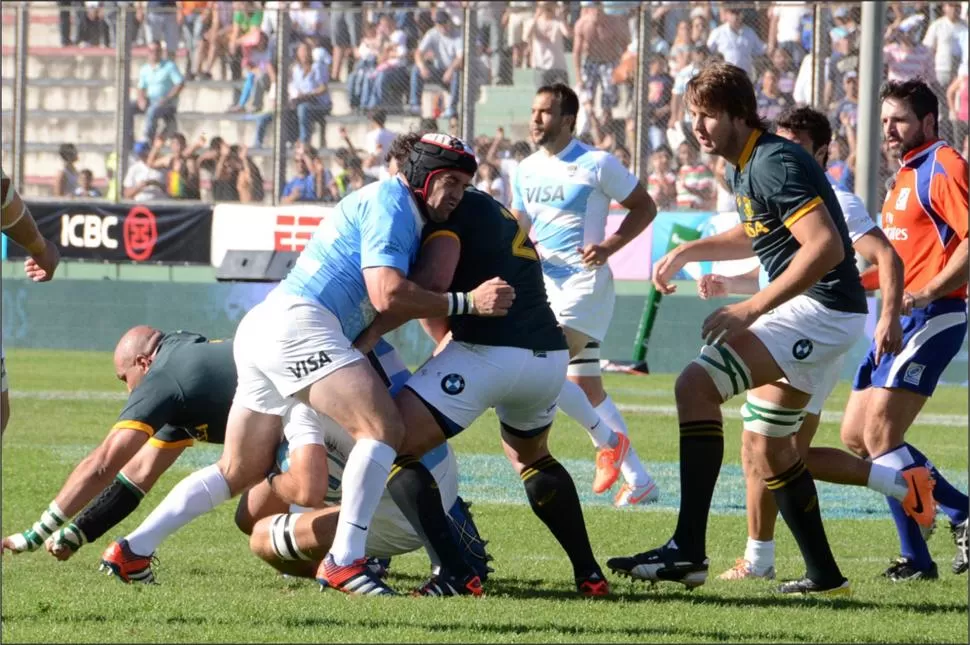 EL DOLOR DE NO TENERLO. Los tucumanos no olvidan que Los Pumas jugaron el año pasado contra Sudáfrica, por el Rugby Championship, en el Martearena de Salta.   dyn