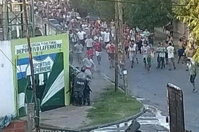 Buenos Aires: dos policías gravemente heridos por incidentes entre hinchas