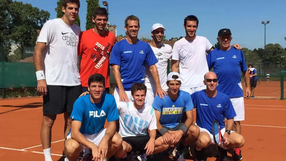 HAY EQUIPO. Delpo acompañó a sus futuros compañeros que en dos semanas enfrentarán a Brasil. FOTO TOMADA DE TWITTER.COM/AATENIS