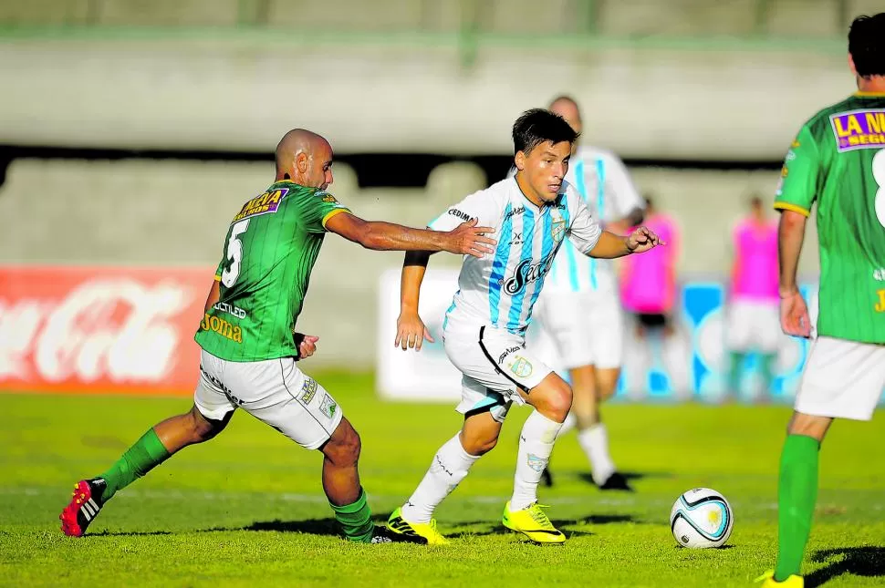 BUENAS MIGAS. Becica se lleva bien con la pelota, pero deberá trabajar para adaptarse y ser el líder que necesita Atlético. Matias Gabriel Napoli Escalero (especial para la gaceta)