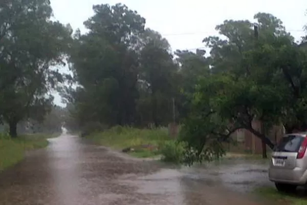 Por las tormentas, está cortada en varios tramos la autopista entre Santa Fe y Rosario