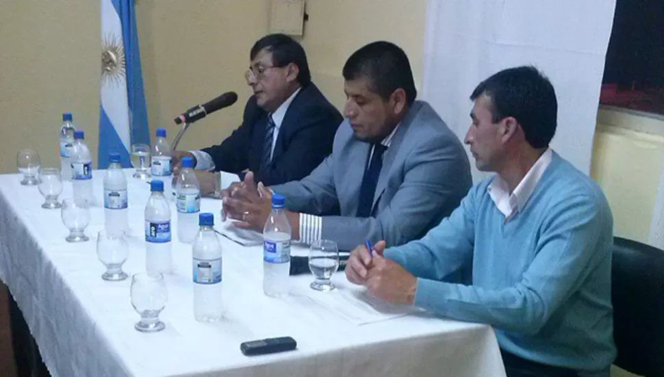 DISCURSO. Yapura Astorga (izq.) durante la apertura del período de sesiones FOTO TOMADA DE FACEBOOK / Javier Federico Astorga 