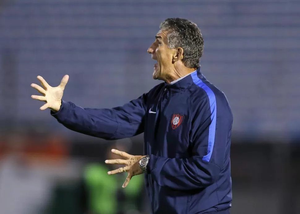 CAMBIA. Bauza diagramará una estrategia distinta de la que viene usando.  REUTERS (ARCHIVO)