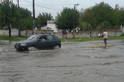 Las imágenes de las calles de Tucumán inundadas otra vez