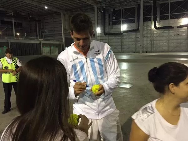 EL ÍDOLO. “Delpo” fue el más requerido por grandes y chicos en el “Kids Day”. FOTO TOMADA DEL TWITTER DE @AATenis 