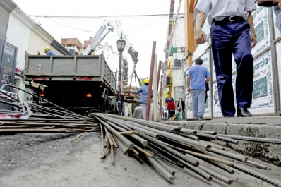 Cortaron la calle Maipú para remozar las peatonales
