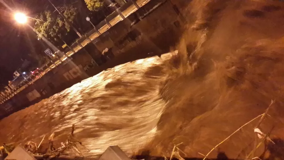 MIEDO. Eso sintieron las personas que viven cerca de los canales y ríos de la provincia. FOTO ENVIADA POR WHATSAPP