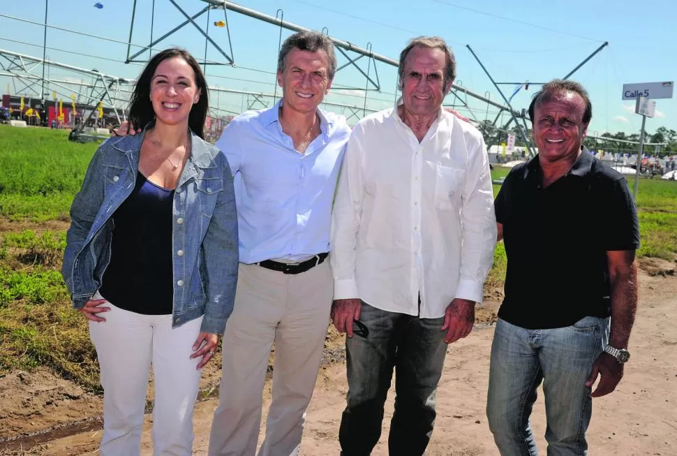 POSTAL PRO. En la Expo, María Vidal, Macri, Reutemann y Miguel Del Sel. dyn