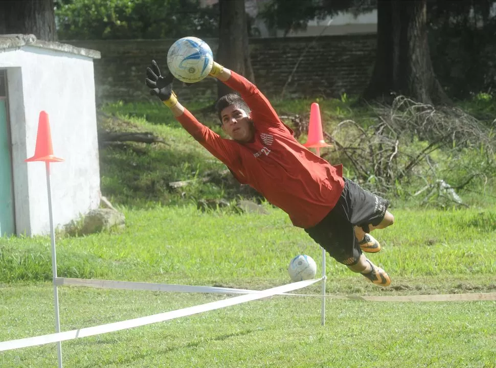 EN PLENO ENTRENAMIENTO. Juan Mauricio Jaime practica cada mañana junto a los que saben y quiere aprovecharlo. la gaceta / foto de antonio ferroni