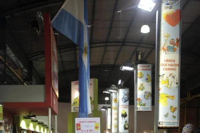 Cada vez tiene más visitantes del interior la Feria del Libro