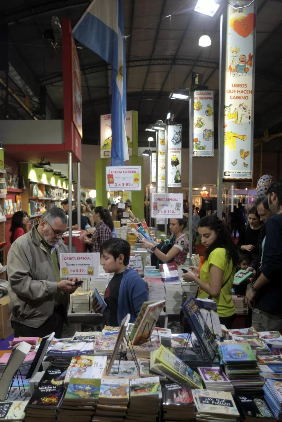 PASILLOS LLENOS. En 2014, a la Feria concurrió 1,2 millón de personas. DYN (ARCHIVO)