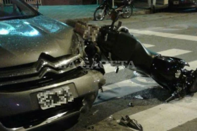 Una mujer resultó herida en un choque en barrio Sur