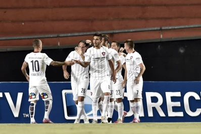 Estudiantes cayó ante San Lorenzo y se aleja de la punta