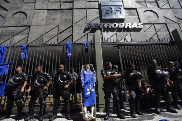 El caso Petrobras involucra a 34 políticos y a 16 empresas