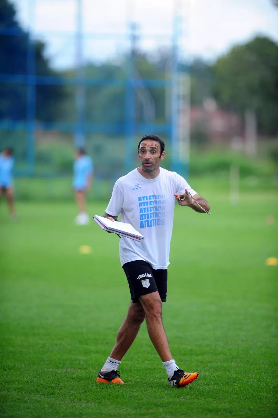 VUELTA AL TRABAJO. Azconzábal dirigirá hoy una nueva práctica.  LA GACETA / FOTO DE DIEGO ARÁOZ