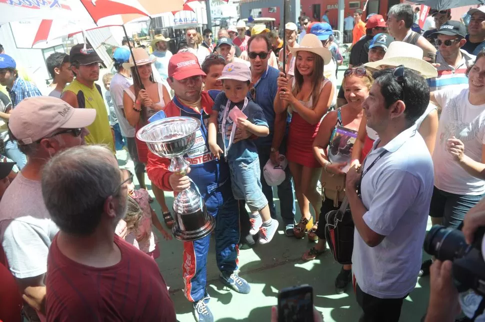 HINCHADA PROPIA. Mohamed recibió una vez más un fuerte calor popular.  