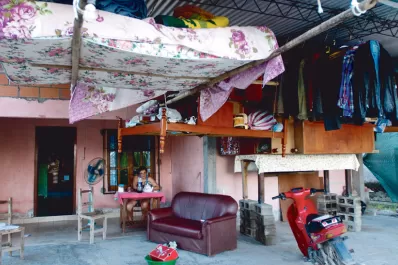 En La Madrid resguardaron las pertenencias en los techos