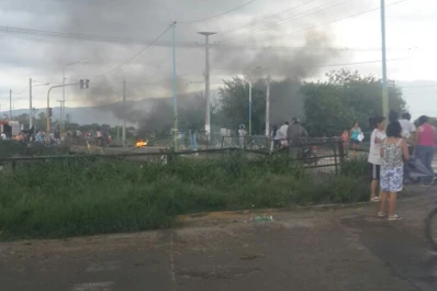 Cortaron el puente de Canal Sur y avenida Independencia