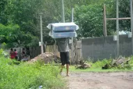 El Salí acorrala  a los vecinos de Las Piedritas