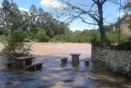 El río Loro desbordó y avanzó sobre los campings