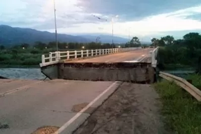 Se cayó el puente que une Lules con la capital, por la ruta provincial 301