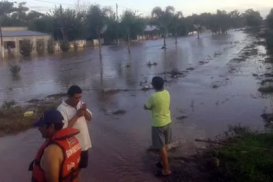 A García Fernández, inundada por el desborde del río Lules, aún no llegó la ayuda