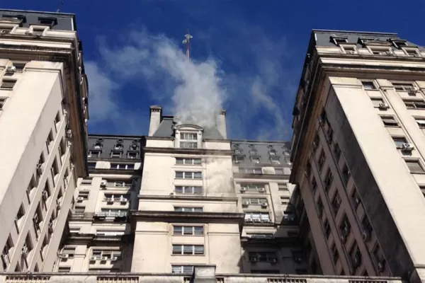 Se incendió un sector del Edificio Libertador, sede del Ejército y del Ministerio de Defensa