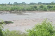 El río Salí no para de crecer y amenaza a asentamientos