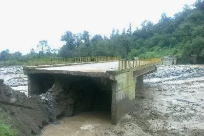 Reconstruir las rutas y puentes que  se rompieron llevará varios años