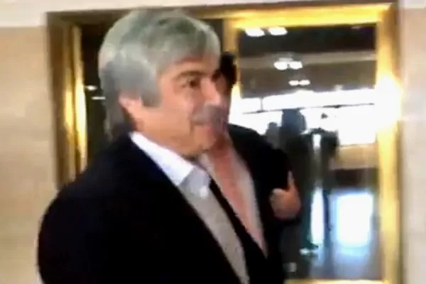 Lázaro Báez se presentó ante la Justicia, negó tener relación con Fariña y no respondió preguntas