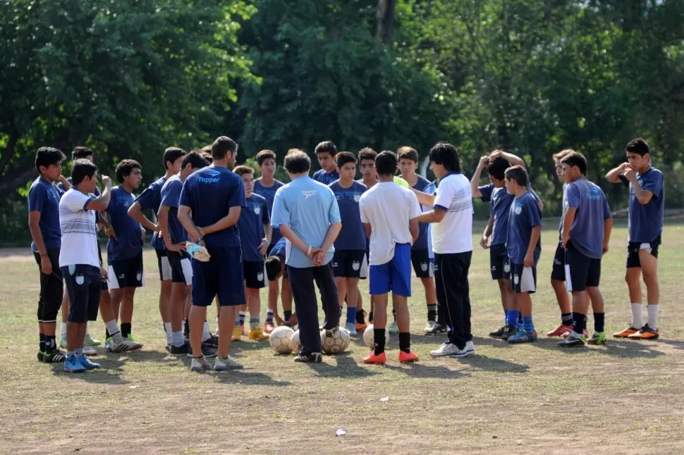 ILUSIÓN. Pese a que tuvo que dejar ir a sus jugadores, Artero está entusiasmado con la idea de seguir dirigiendo la Novena. la gaceta / foto de inés quinteros orio (archivo)